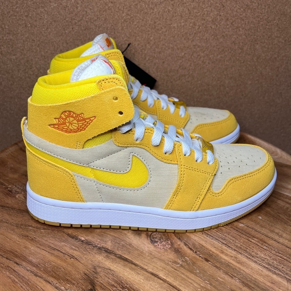 Jordan 1 high w Air Zoom cmft 2
Brand new - Picture 1 of 16
